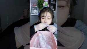 Залипательно сгрызает таз ледяных трубочек! МУКБАНГ АСМР ЛЬДА!