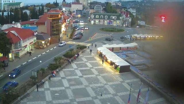 Вебкамера "Площадь Советская". Запись 21.10.2017 18:00:04 смотреть онлайн