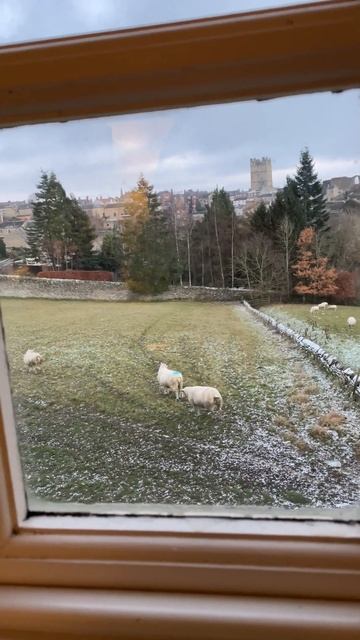 A Winter's Day in Yorkshire's Most Romantic Tower смотреть онлайн