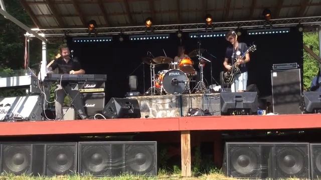 Happy Abandon "The Bend" Barnstock 2015 смотреть онлайн