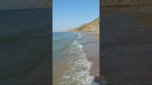 Дикий пляж поселка Таманский
