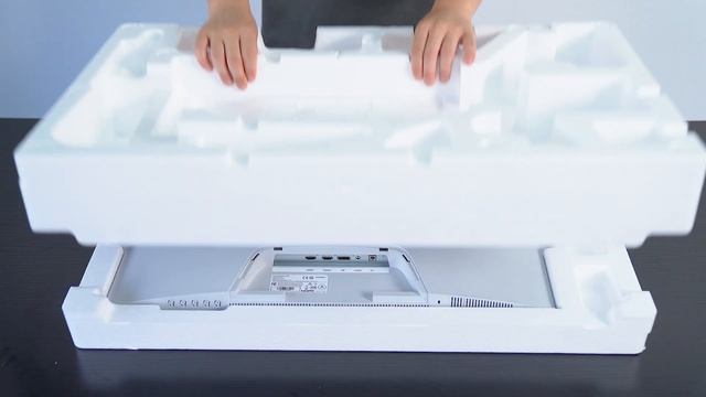 What？White gaming monitor?! смотреть онлайн