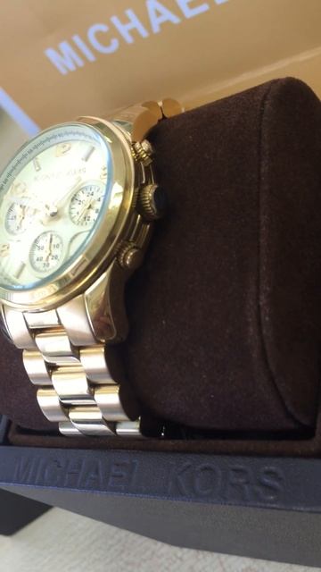 Часы золотые MICHAEL KORS смотреть онлайн