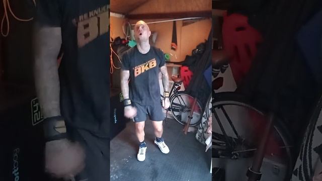 sacred 200burpees 100x 1pump+squat chaser-100 navy seals + 3 squat chasers.salute @tjibbegaastra смотреть онлайн