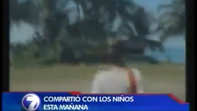 Miley Cyrus and Liam Hemsworth in Costa Rica (Video) (Skip to 19 Seconds!) смотреть онлайн