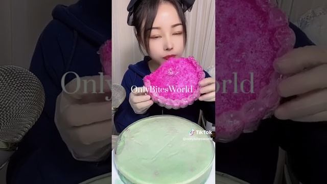 мукбанг, девушка грызёт ледяную скульптуру! смотреть онлайн