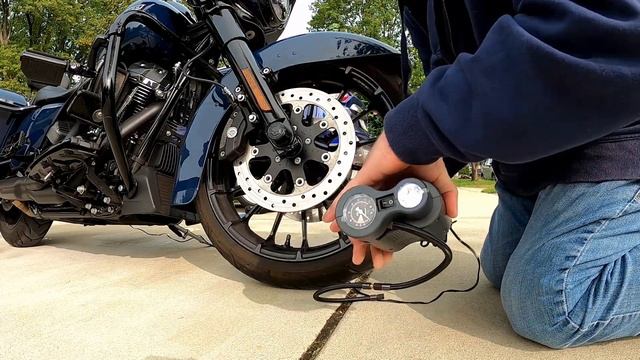 Bike-powered air compressor? Product review of Harley's Compact Air Compressor/Tire Gauge смотреть онлайн