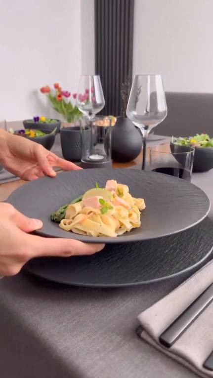 Паста с форелью и овощами