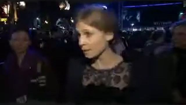 • Clémence Poésy at Deathly Hallows Premiere.mp4 смотреть онлайн