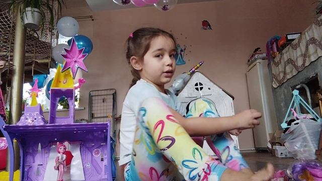 Замок для пони смотреть онлайн