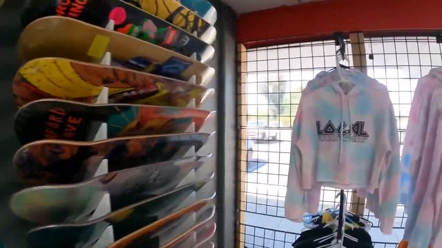 Local Skate Shop смотреть онлайн