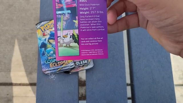 Quickly opening a Pokémon TCG Sirfetch'd Mini Tin! смотреть онлайн