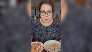 НЕ ДАВАЙТЕ ЗА МОРОЖЕНКУ/МУЖИКИ ЖМОТЫ/МУКБАНГ ПЕЛЬМЕНИ И САЛАТ