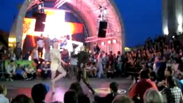 Anna Trans(w) vs Liza Shoom 1.2 vogue Minsk '12 .flv смотреть онлайн