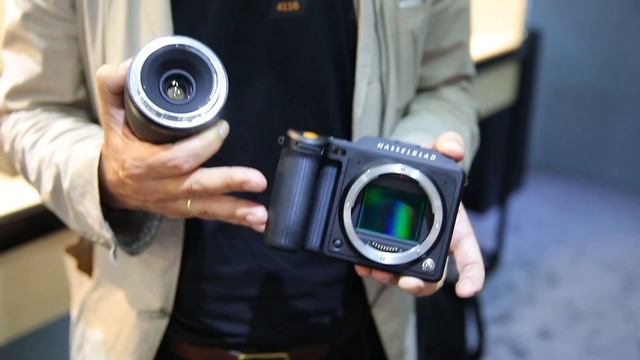 Perry Oosting Berättar Om Nya Hasselblad X1D Och Konceptkameran V1D På Photokina 2016.