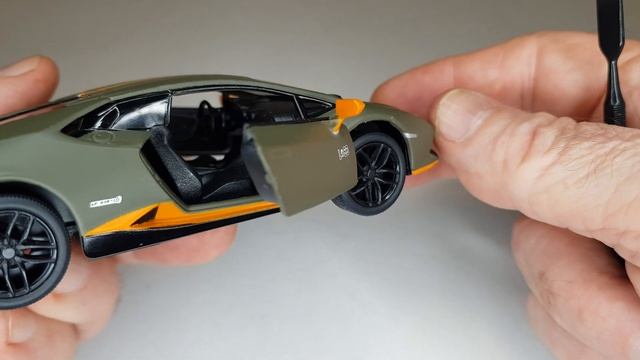 Kinsmart KT5382 Lamborghini Huracán LP610-4 escala 1/36. смотреть онлайн