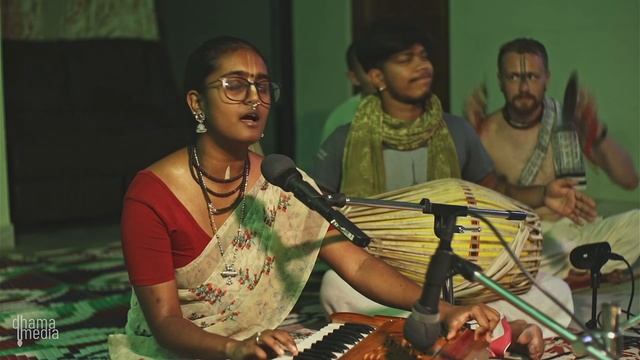 29.03.2022 || Krishna Madhuri Dasi || Kirtan on Appearance Day of Sripad Aindra Prabhu смотреть онлайн