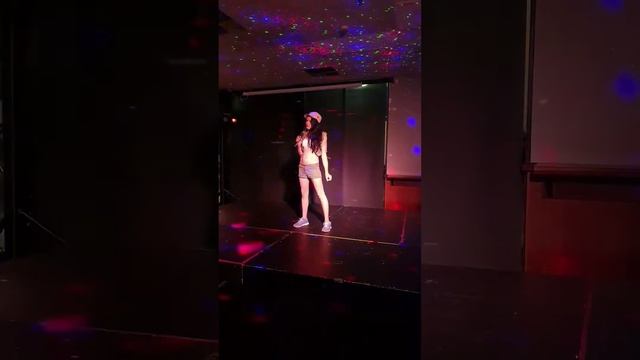 Emu Idol Karaoke Grand Finals 2019 - Seven Nation Army, White Stripesby BROOKELYN смотреть онлайн