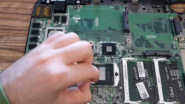 Dell XPS 17 L702X Cleaning and Applying Thermal Paste смотреть онлайн