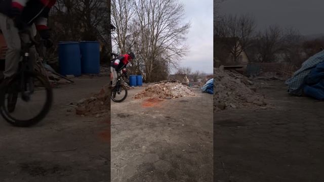 I teach me my first G-turn on my Trialbike смотреть онлайн