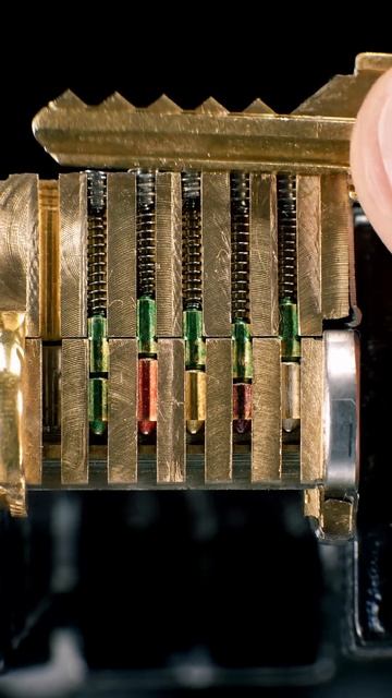 Lock Picking Inside Perspective: Bump Key смотреть онлайн