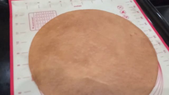 Выпечка медовых коржей,простой способ! смотреть онлайн