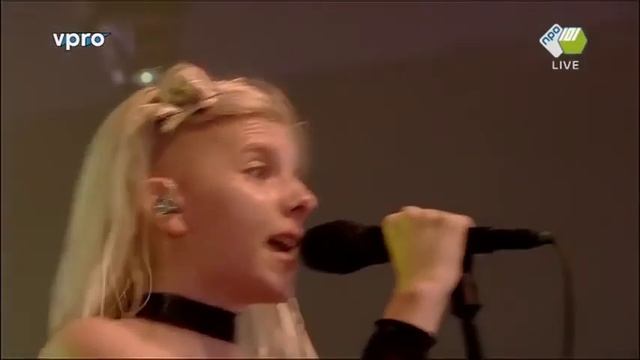 AURORA - Conqueror (Live at Lowlands Festival 2016) смотреть онлайн