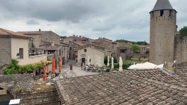 КАРКАССОН // Экскурсия по древней крепости 🏰 смотреть онлайн