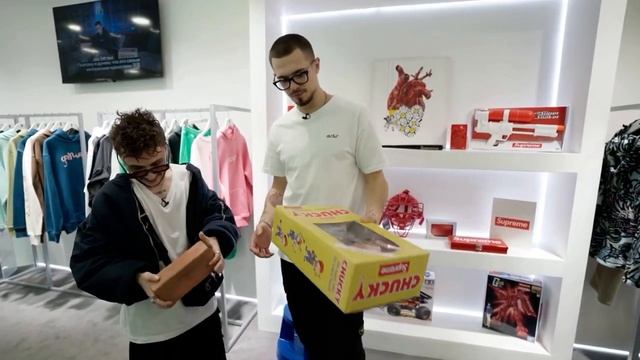 ДЖАРАХОВ ПОКУПАЕТ КИРПИЧ ОТ SUPREME смотреть онлайн