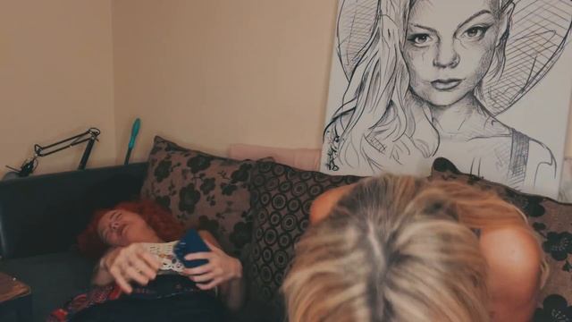 First Video Q&A with Rebecca and Jessica смотреть онлайн