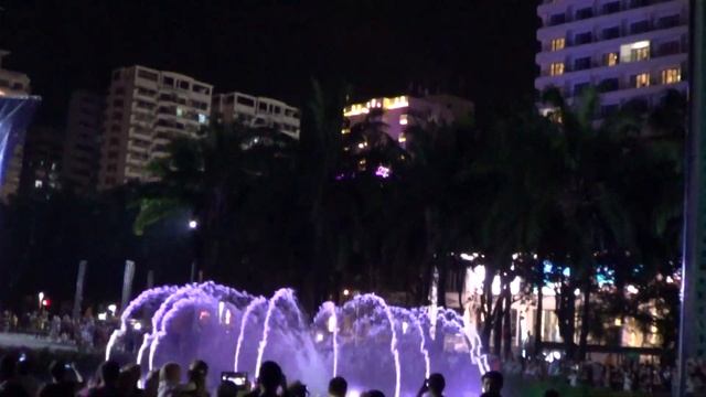 Санья.поющие фонтаны бухты Дадунхай.10 декабря 2018 год смотреть онлайн