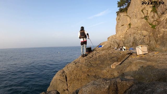 여수금오도 (22.7.10)직포 인근 갯바위 찌낚시. 뺀지는 어디에. смотреть онлайн