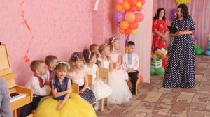 Баба Яга на выпускном в детском саду