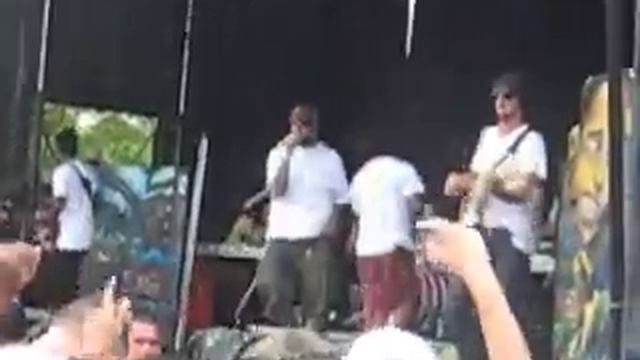Clothes Off by Gym Class Heroes at Warped Tour 08 смотреть онлайн