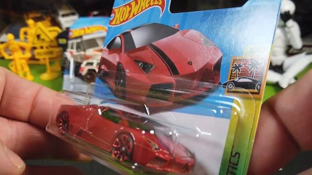 Four New Hot Wheels Cars Including The Jeep Cherokee Treasure Hunt смотреть онлайн