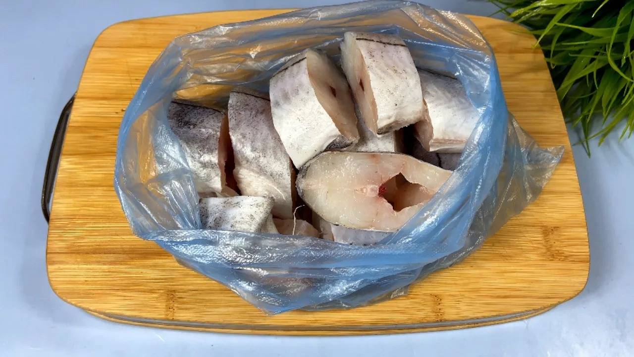 Не нужно ПЕРЕПЛАЧИВАТЬ! Простая ДЕШЕВАЯ рыба, а вкусно как в РЕСТОРАНЕ! смотреть онлайн