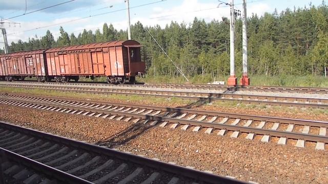 Поезд №227 под обгоном на станции угловка 01.08.11 смотреть онлайн