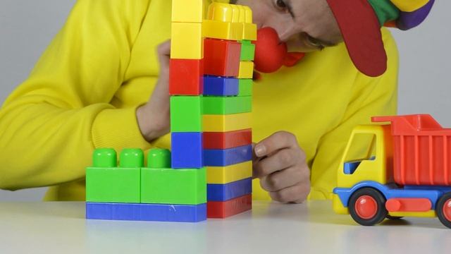 Clown Bob & Robocar Poli | construction vehicles | truck artist painting смотреть онлайн