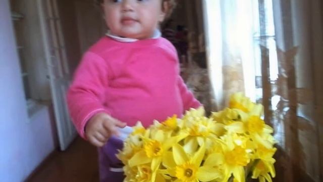 маленькая красотка Елада ей 1 годик смотреть онлайн