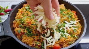 Вкусное блюдо из лапши быстрого приготовления и овощей_ простые идеи для обеда или ужина.