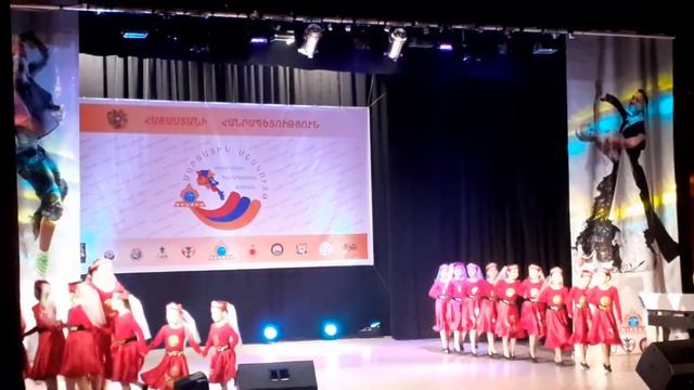 Հայորդիներ պարային համույթ,պարում են Ծովազարդ գյուղի սաները смотреть онлайн