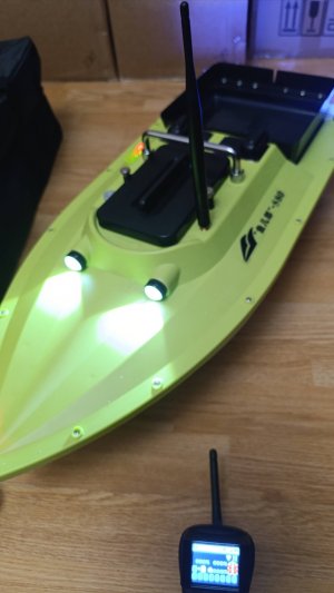 Кораблик для рыбалки S80 (RS Bait boat S80)