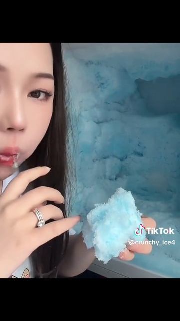Удивительная еда! АСМР жёсткий заледенелый снег из морозилки! смотреть онлайн