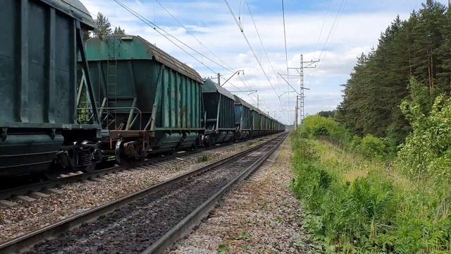 быстрый ВЛ11/8-831 с грузовым поездом из минераловозов смотреть онлайн