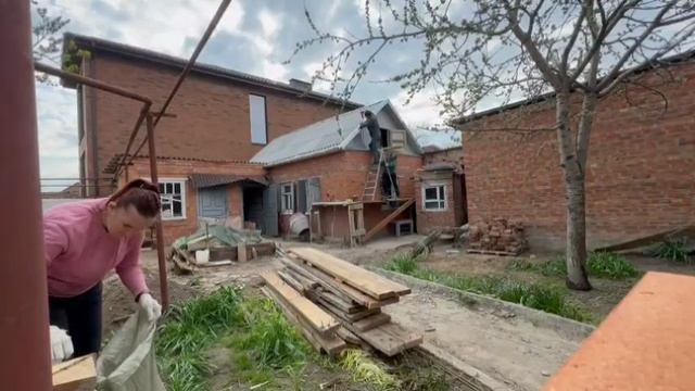 Ейск ! Продолжение работ без меня на малом доме, приображение двора и всё остальное ! смотреть онлайн