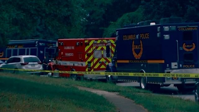 Coroner identifies suspect killed in west Columbus SWAT standoff as 40-year-old man смотреть онлайн