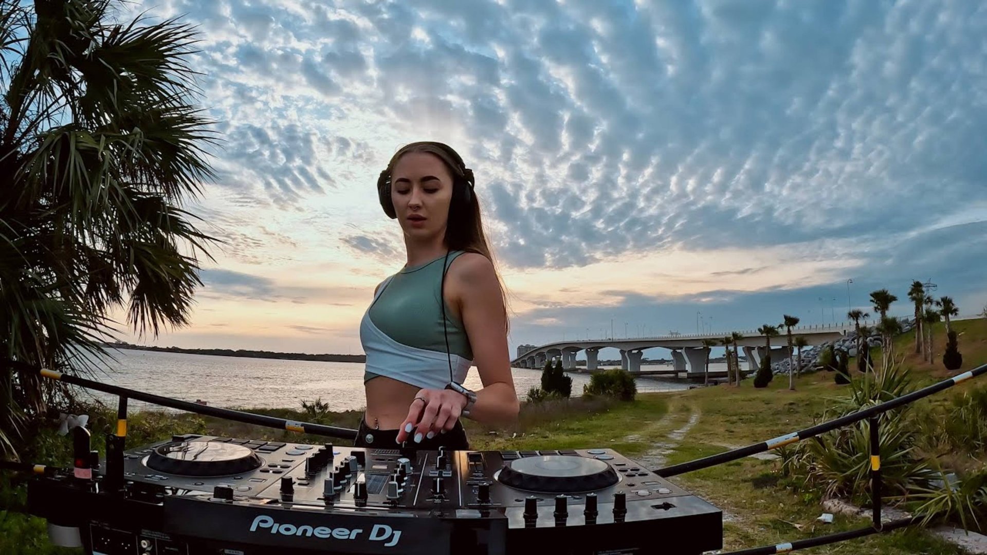 Ulyana | Live Sunset DJ Mix @Florida, Melodic Techno & Progressive House смотреть онлайн