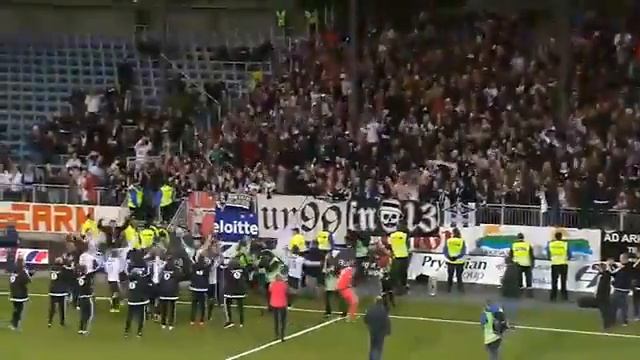 Rosenborg legend Mikael Dorsin leads fans in amazing chant after winning league title смотреть онлайн