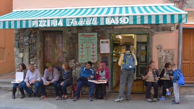 Hiking the Cinque Terre in Italy смотреть онлайн