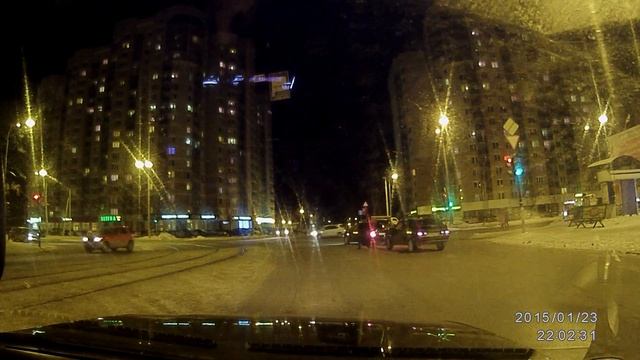 Пешеход споткнулся о буксировочный трос смотреть онлайн